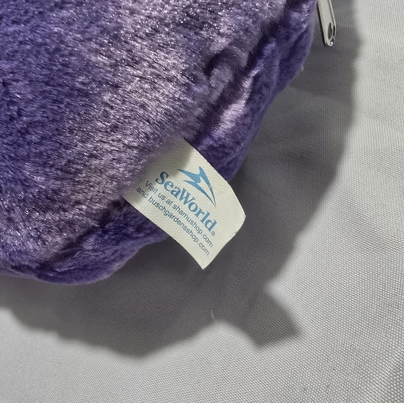 Reversable SeaWorld pillow/ penguin plushy - Picture 6 of 7